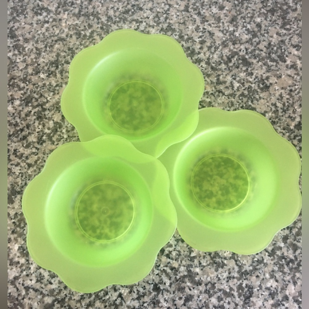 Flower Shape Plastic Bowls Set of 3